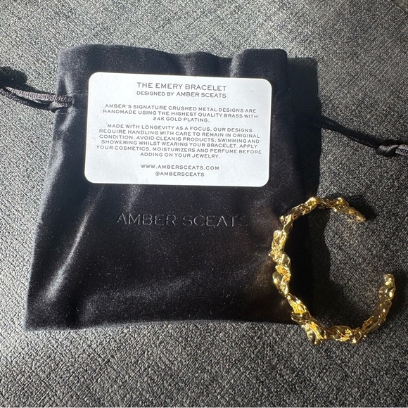 Amber Sceats Emery Cuff - Hammered gold over brass Bracelet - Picture 14 of 15